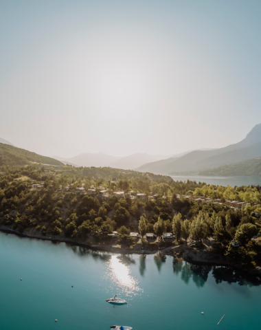 Lac de serre poncon hautes alpes